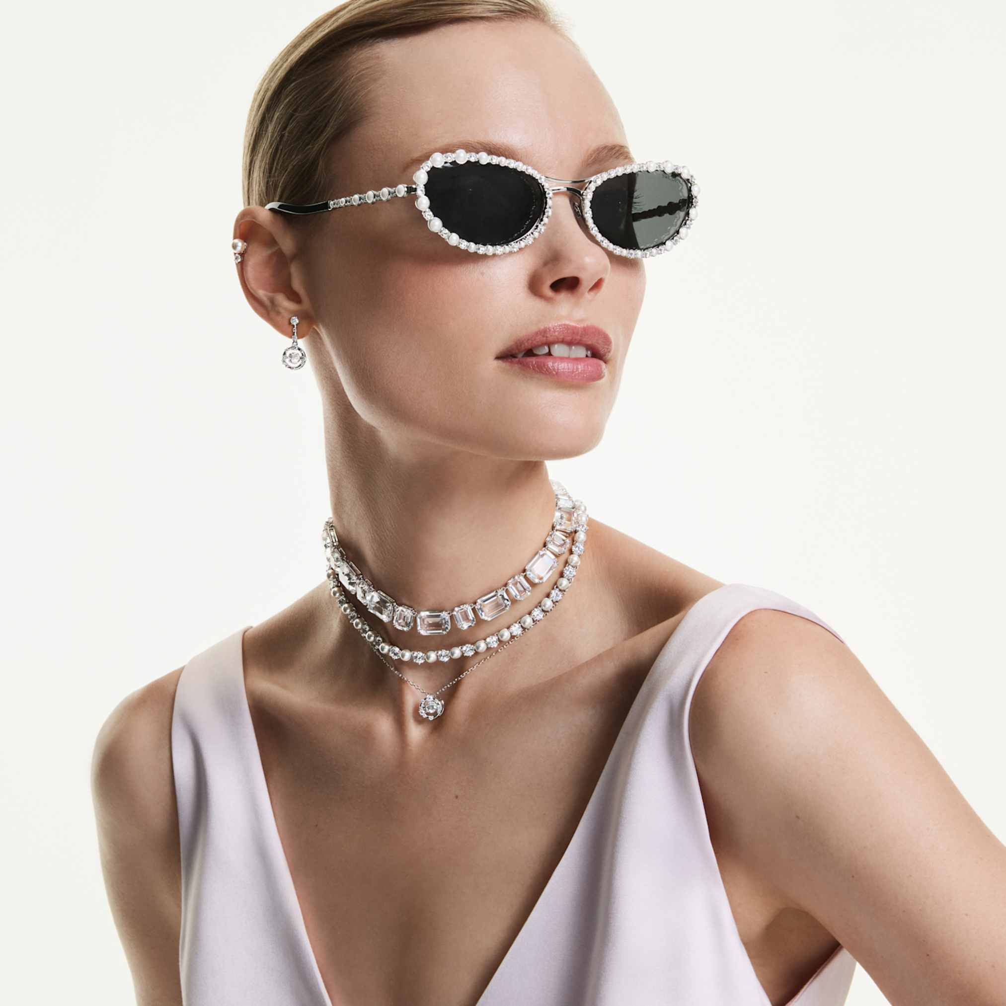Swarovski Constella drop earrings Round cut, Dancing stone, White, Rhodium plated