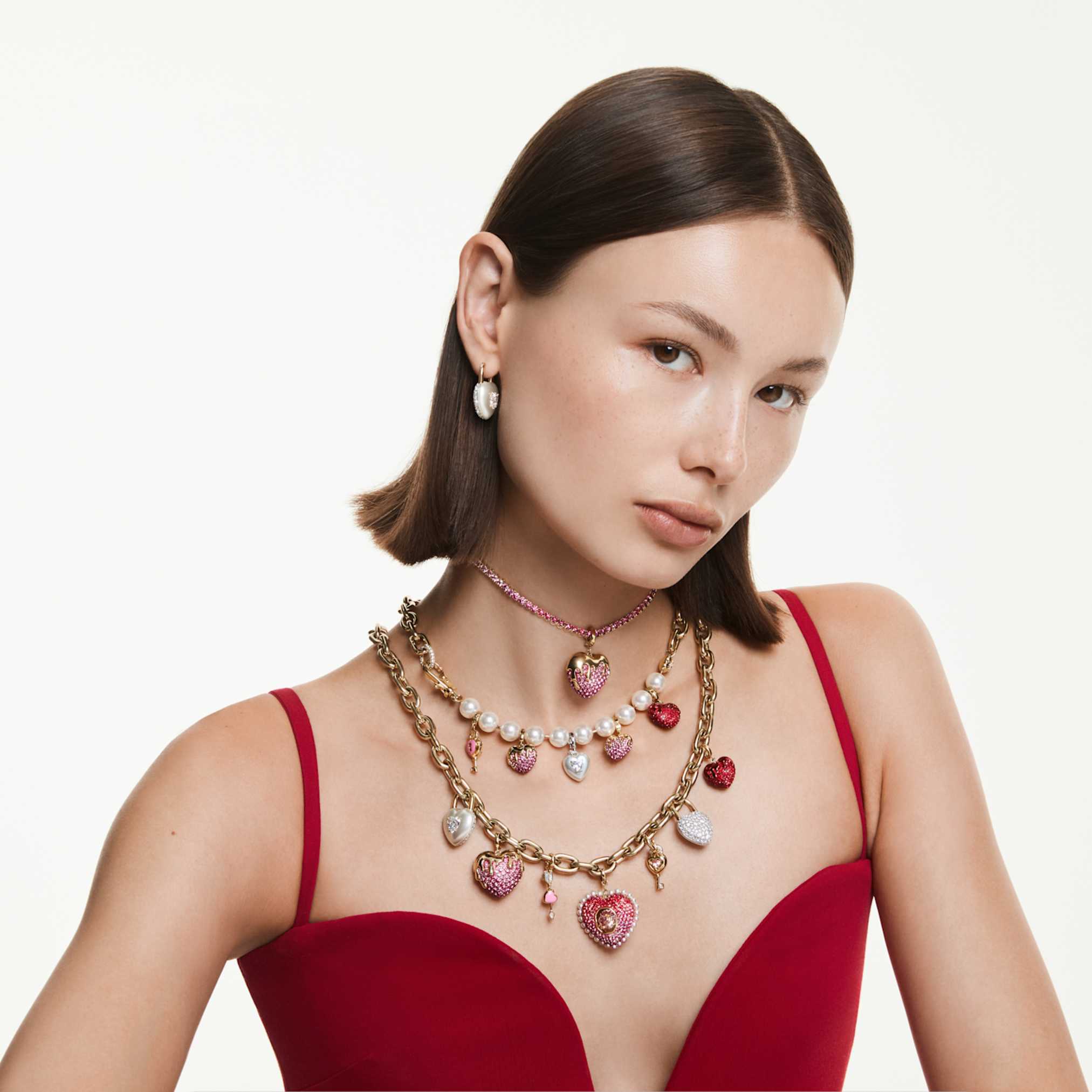 Swarovski Idyllia charm Round cut, Heart, Red, 18K gold finish