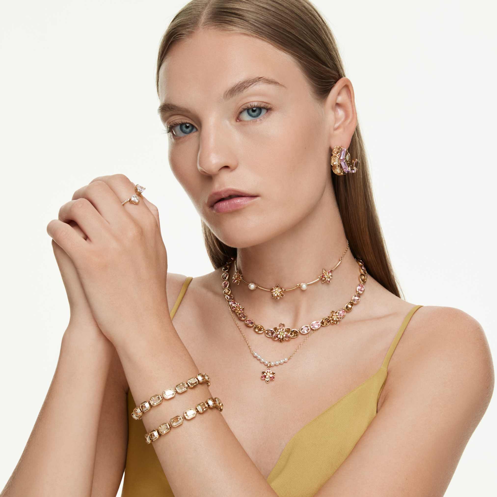 Swarovski Idyllia necklace Crystal pearl, Mixed cuts, Flower, Multicolored, 18K gold finish
